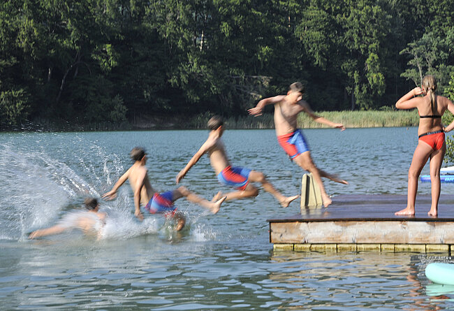 Camping Seeblick Toni - Familienstrand mit Steg